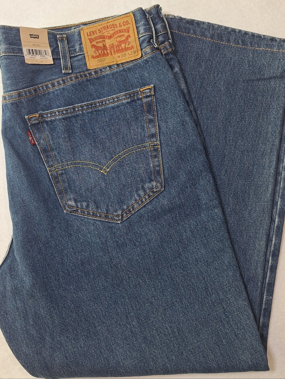 Levi’s 550 Men's 38x29 Jeans Relaxed Fit Tapered Leg Medium Wash Blue Denim